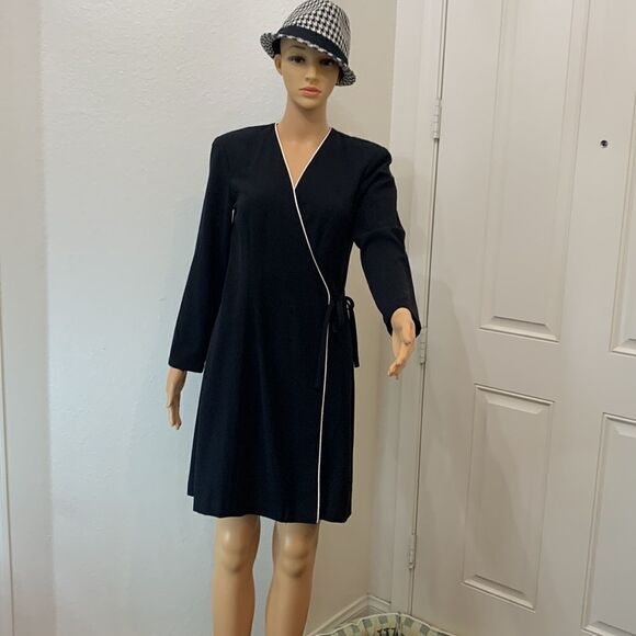 Harlow Dresses Sz 4 Black White Piping Mini Side Tie Wrap Long Sleeves Slimming - Picture 2 of 8